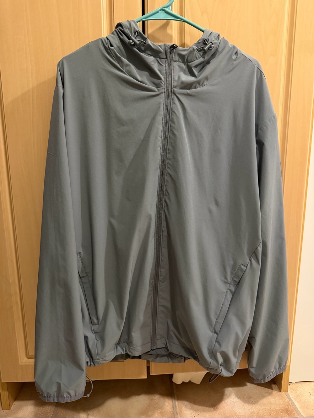 Men’s Alo Lightweight Hooded Windbreaker Jacket